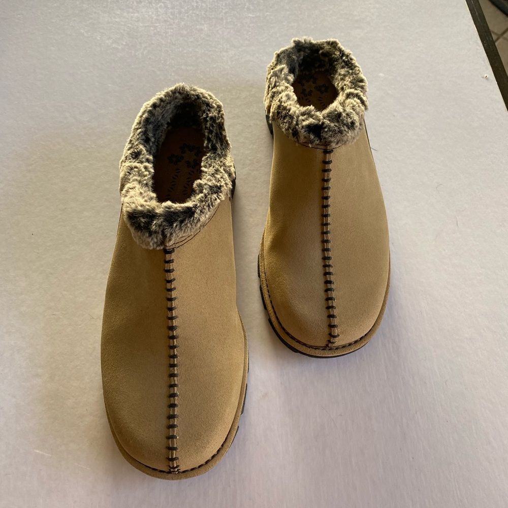 COLUMBIA Cortina Suede Leather Slip On Shoes Size 9 NWOT